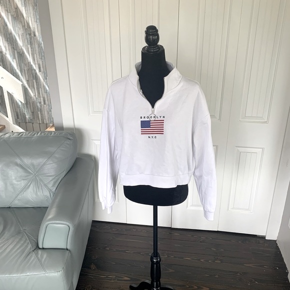 H&M Stand-up Collar Cropped Sweatshirt - Picture 1 of 5